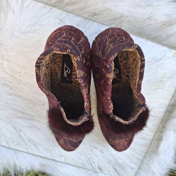 Baci Daisy Tapestry Brocade Mink Fur Pom Pom Slip-On Ankle Heel Boots  Size 6.5 - Picture 13 of 16